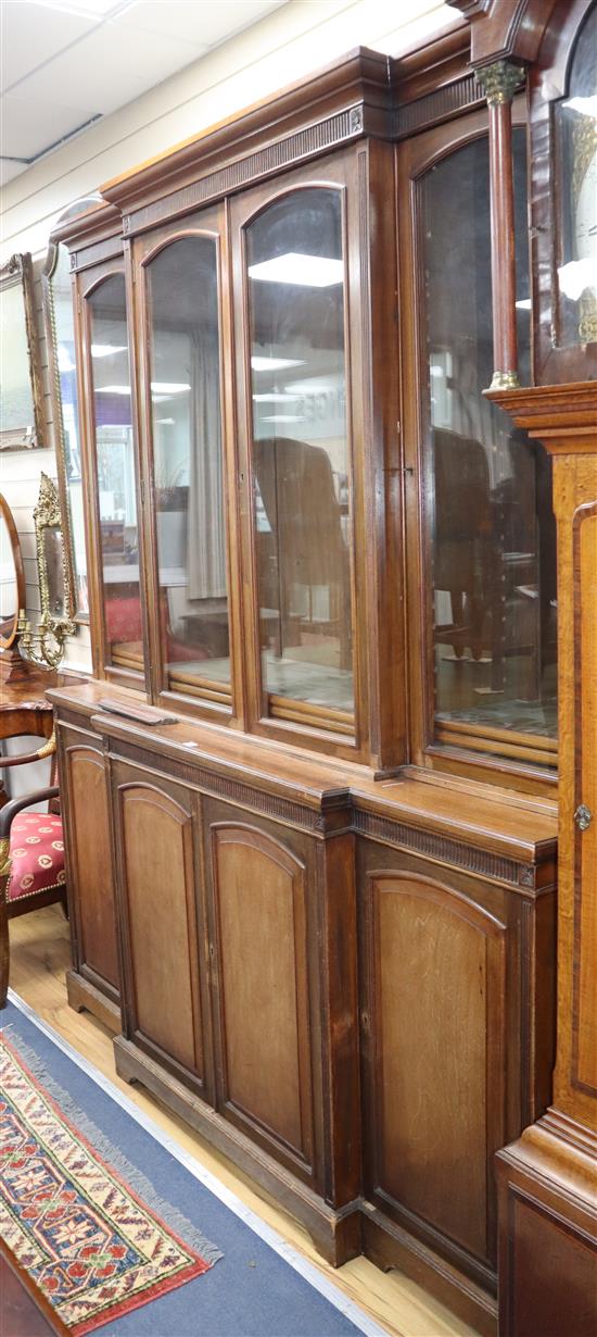 An Edwardian mahogany breakfront bookcase W.180cm